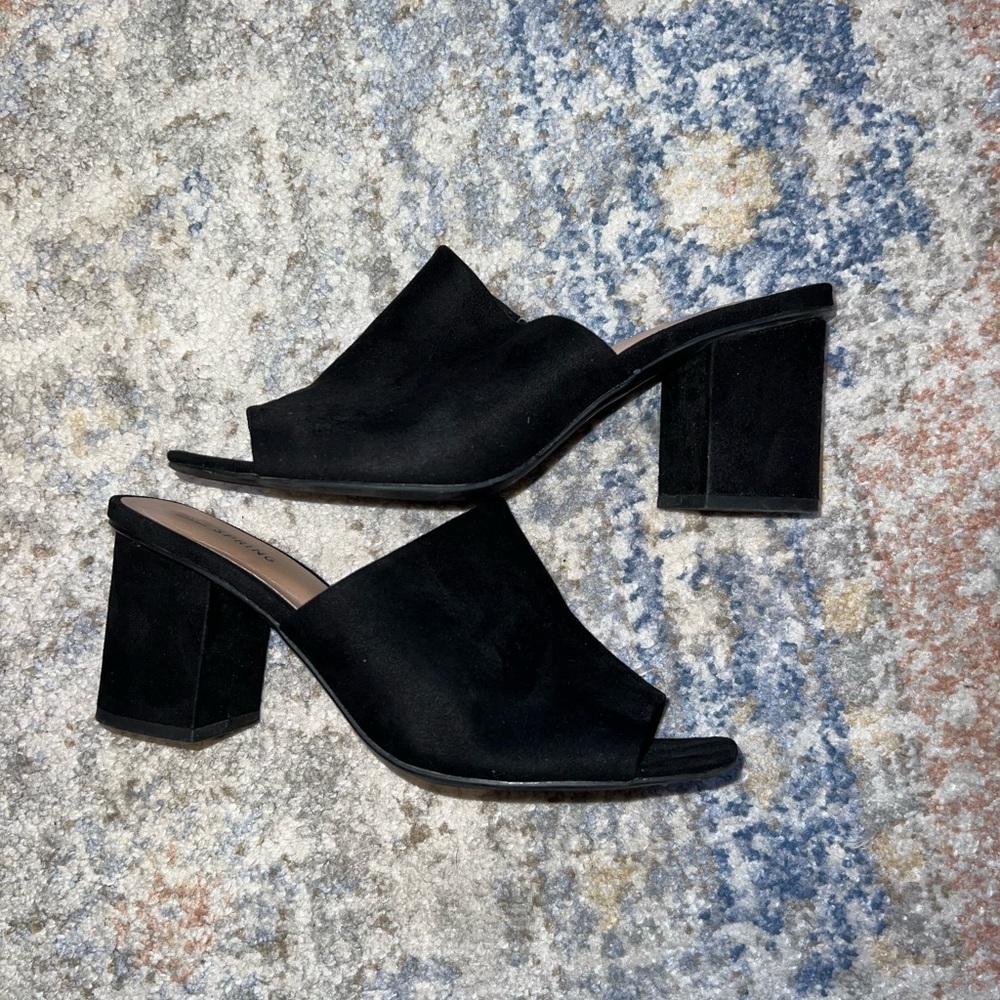 Call it spring Black Mules